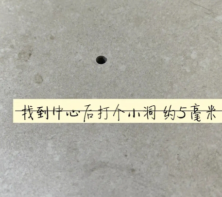 江城瓷砖空鼓维修公司专业解答在瓷砖铺贴过程中，如果砂料搅拌不均匀，将会带来以下问题