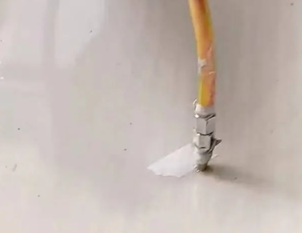 江城瓷砖空鼓维修公司专业解答在瓷砖铺贴过程中，如果使用的砂料过粗（如全部使用了粗砂），可能会导致以下问题