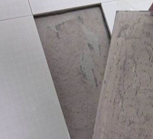 江城瓷砖空鼓维修公司分享瓷砖铺贴时如果打浆（即涂抹在瓷砖背面和基层上的砂浆或瓷砖胶）过少，会带来以下问题